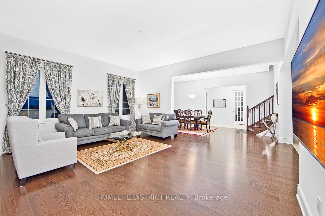 Photo 7 of 38 Ken Sinclair Crescent, Aurora, Aurora Estates — HOMEH