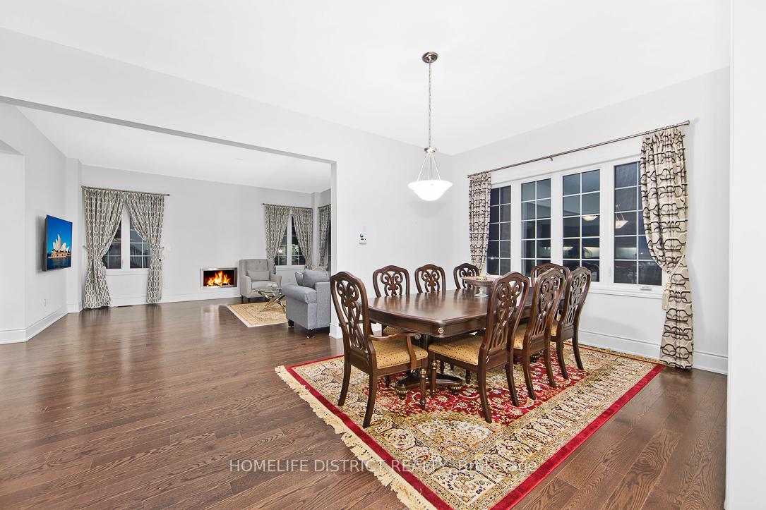 Photo 9 of 38 Ken Sinclair Crescent, Aurora, Aurora Estates — HOMEH
