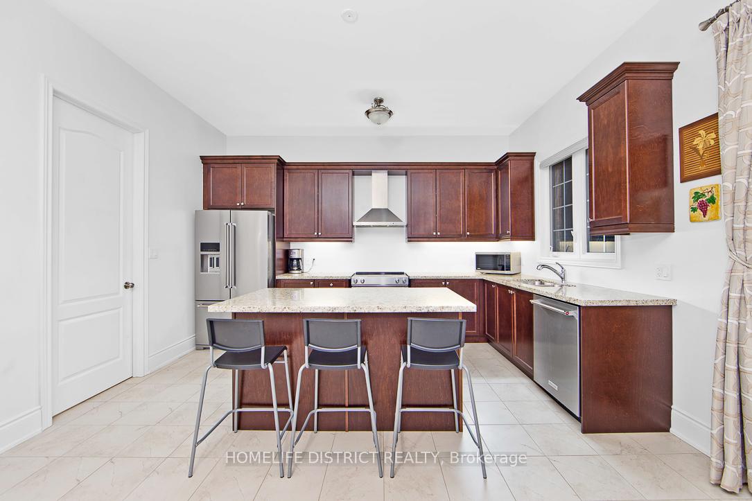 Photo 10 of 38 Ken Sinclair Crescent, Aurora, Aurora Estates — HOMEH