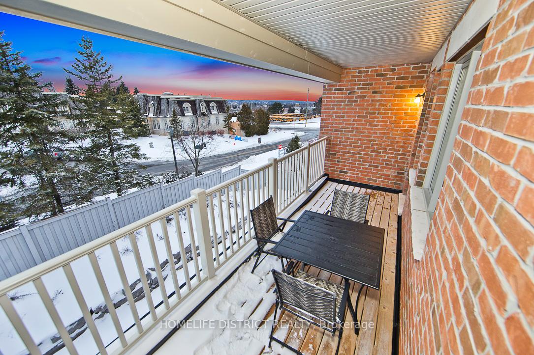 Photo 17 of 38 Ken Sinclair Crescent, Aurora, Aurora Estates — HOMEH