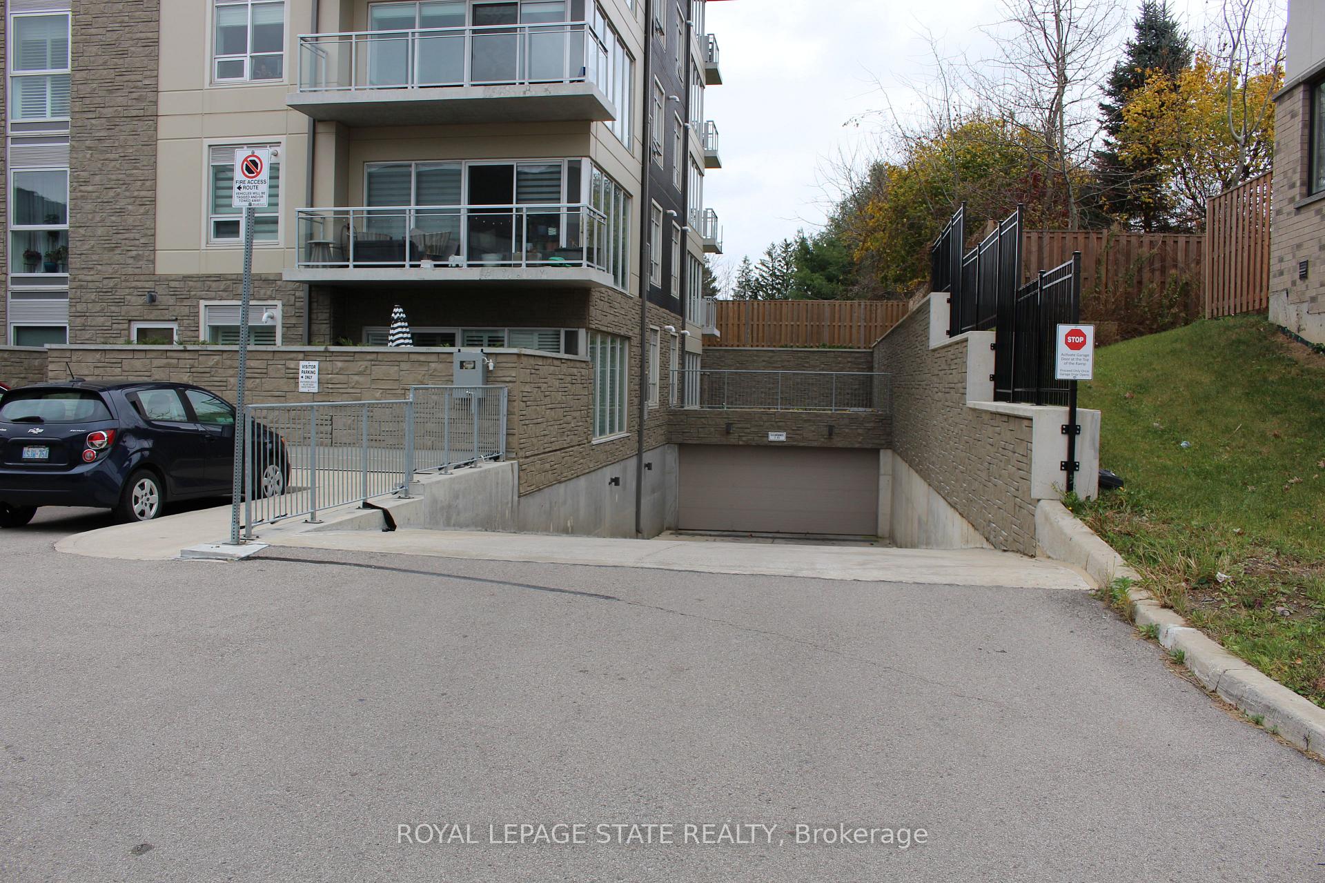 Photo 2 of Unit 102, 16 Markle Crecent Crescent, Hamilton, Ancaster — HOMEH