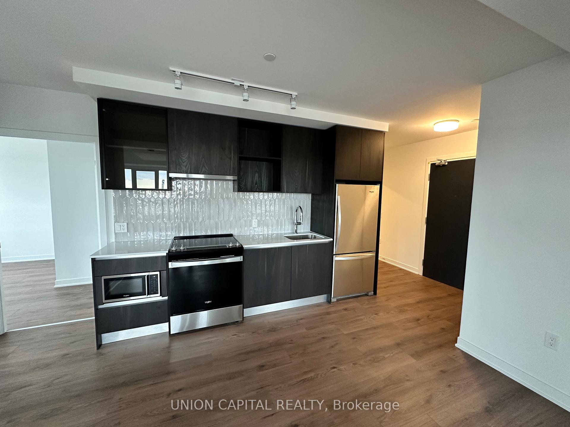 Front of Unit 708, 395 Dundas Street W