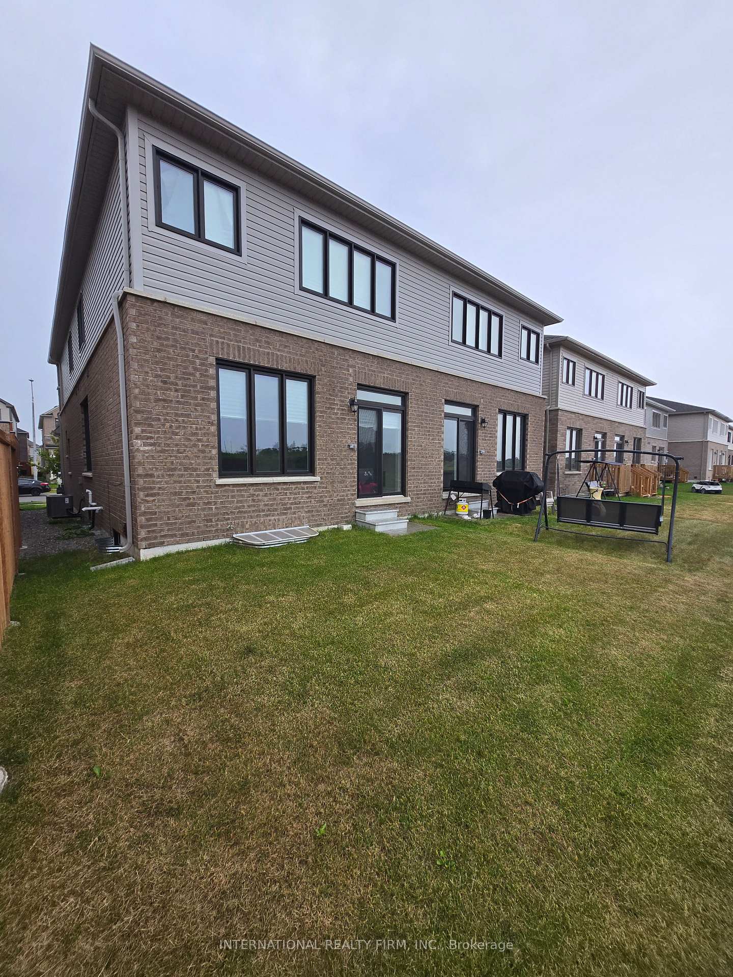 Photo 4 of 163 Sheperd Drive, Barrie, Painswick South — HOMEH