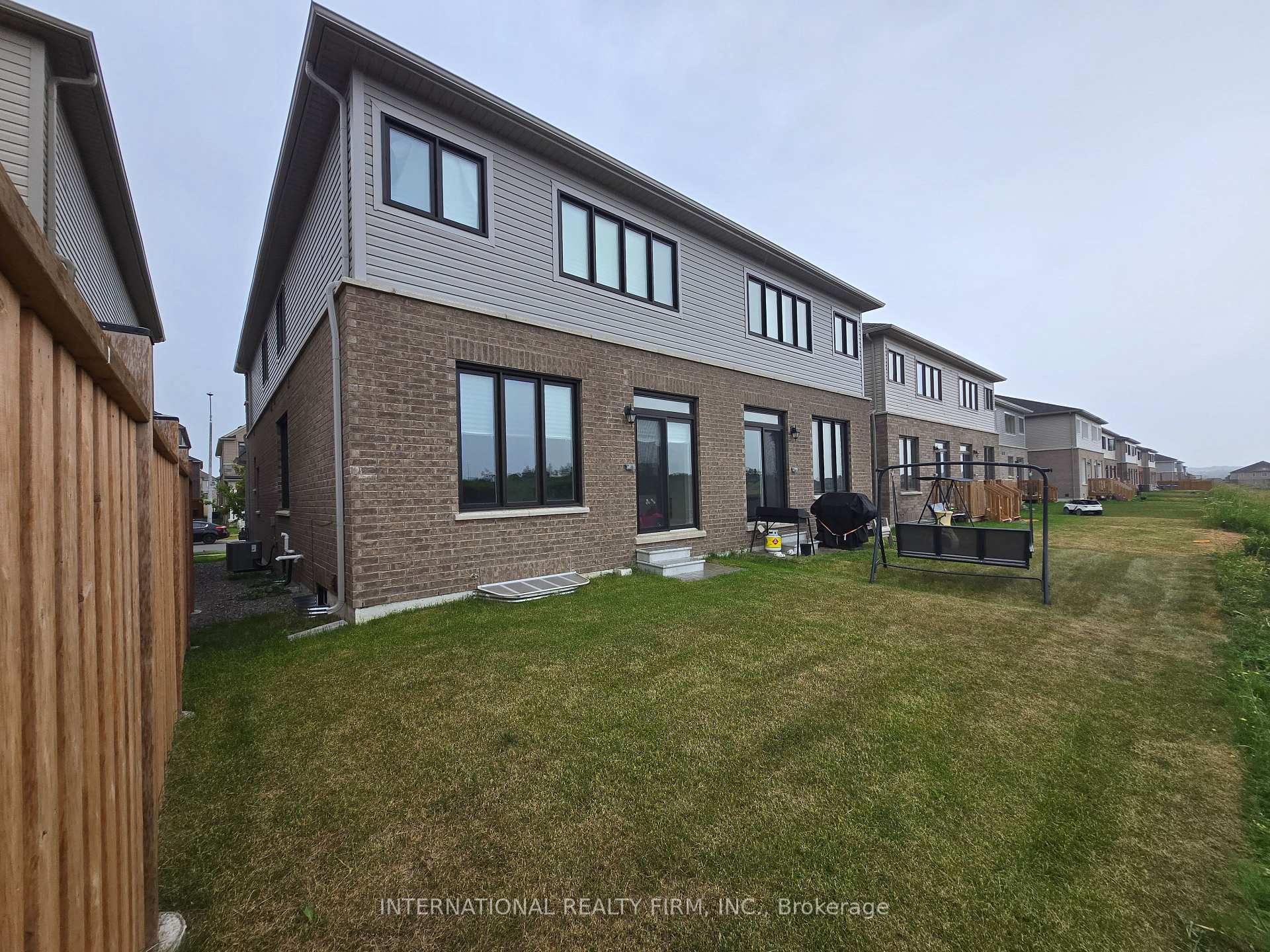 Photo 6 of 163 Sheperd Drive, Barrie, Painswick South — HOMEH