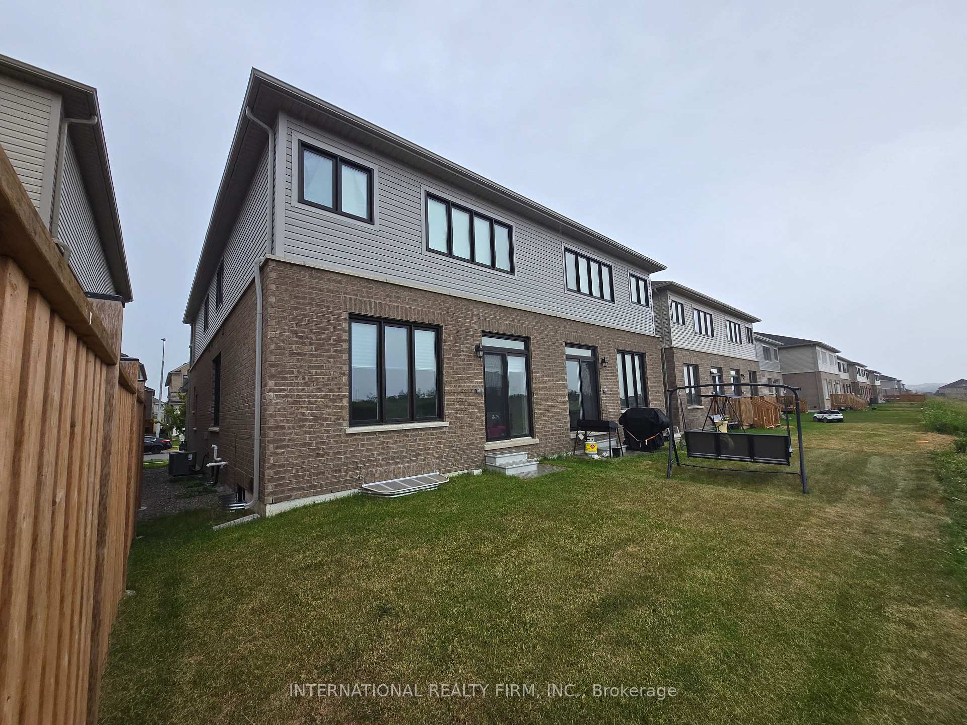 Photo 7 of 163 Sheperd Drive, Barrie, Painswick South — HOMEH
