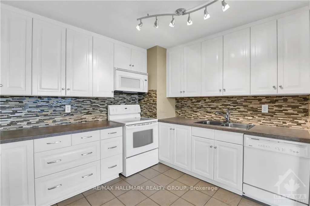 Photo 4 of Unit 707, 2951 Riverside Drive, Ottawa, Mooneys Bay/Riverside Park — HOMEH