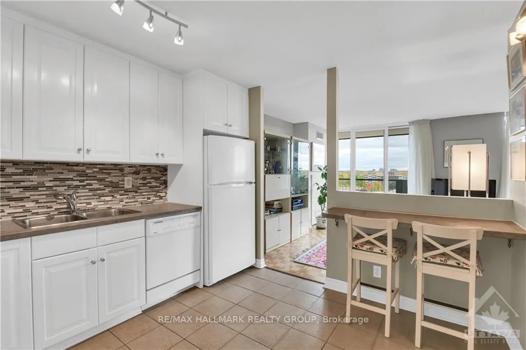 Photo 5 of Unit 707, 2951 Riverside Drive, Ottawa, Mooneys Bay/Riverside Park — HOMEH