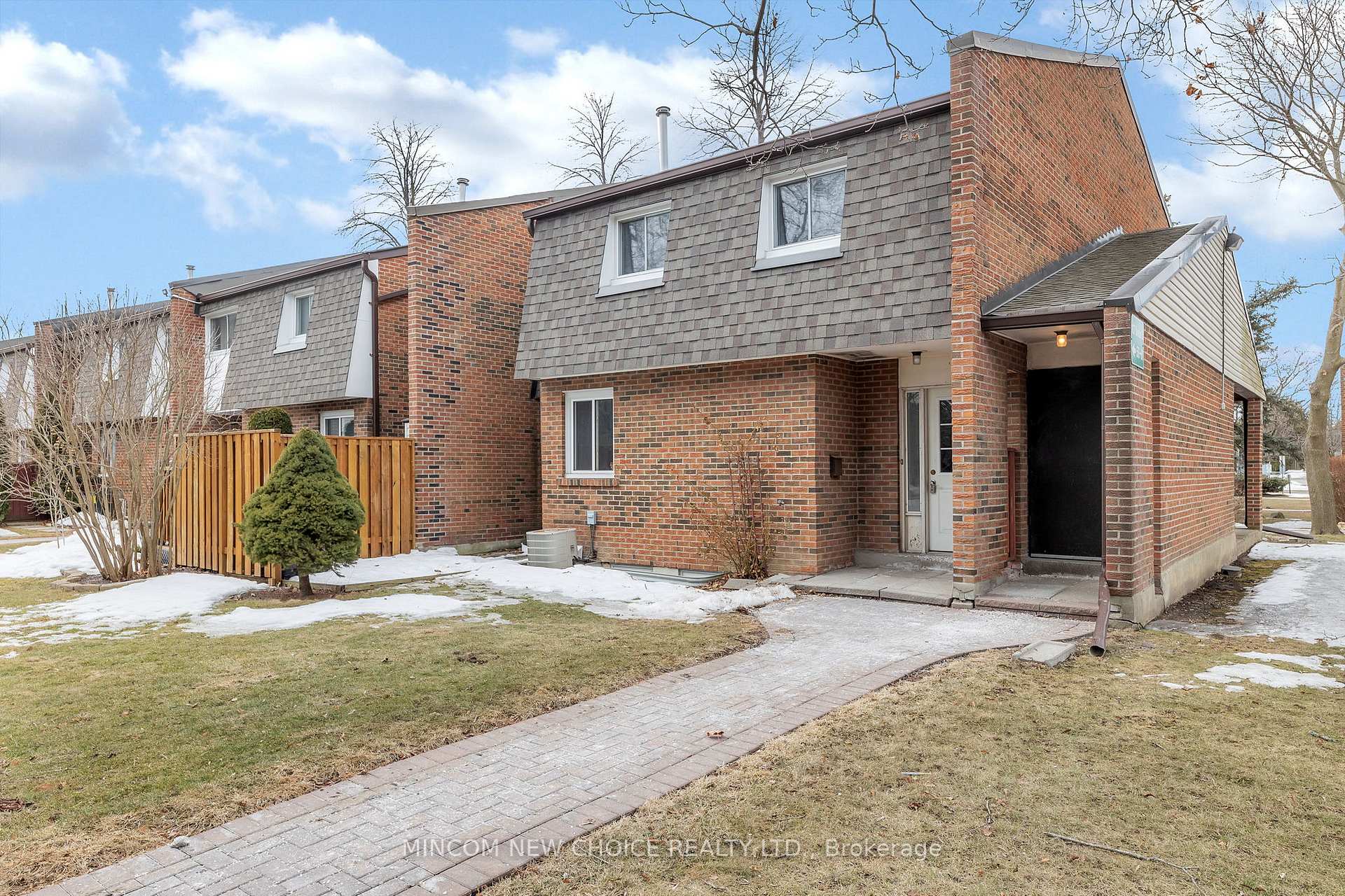 Photo 2 of Unit 58, 107 Dovedale Drive, Whitby, Downtown Whitby — HOMEH