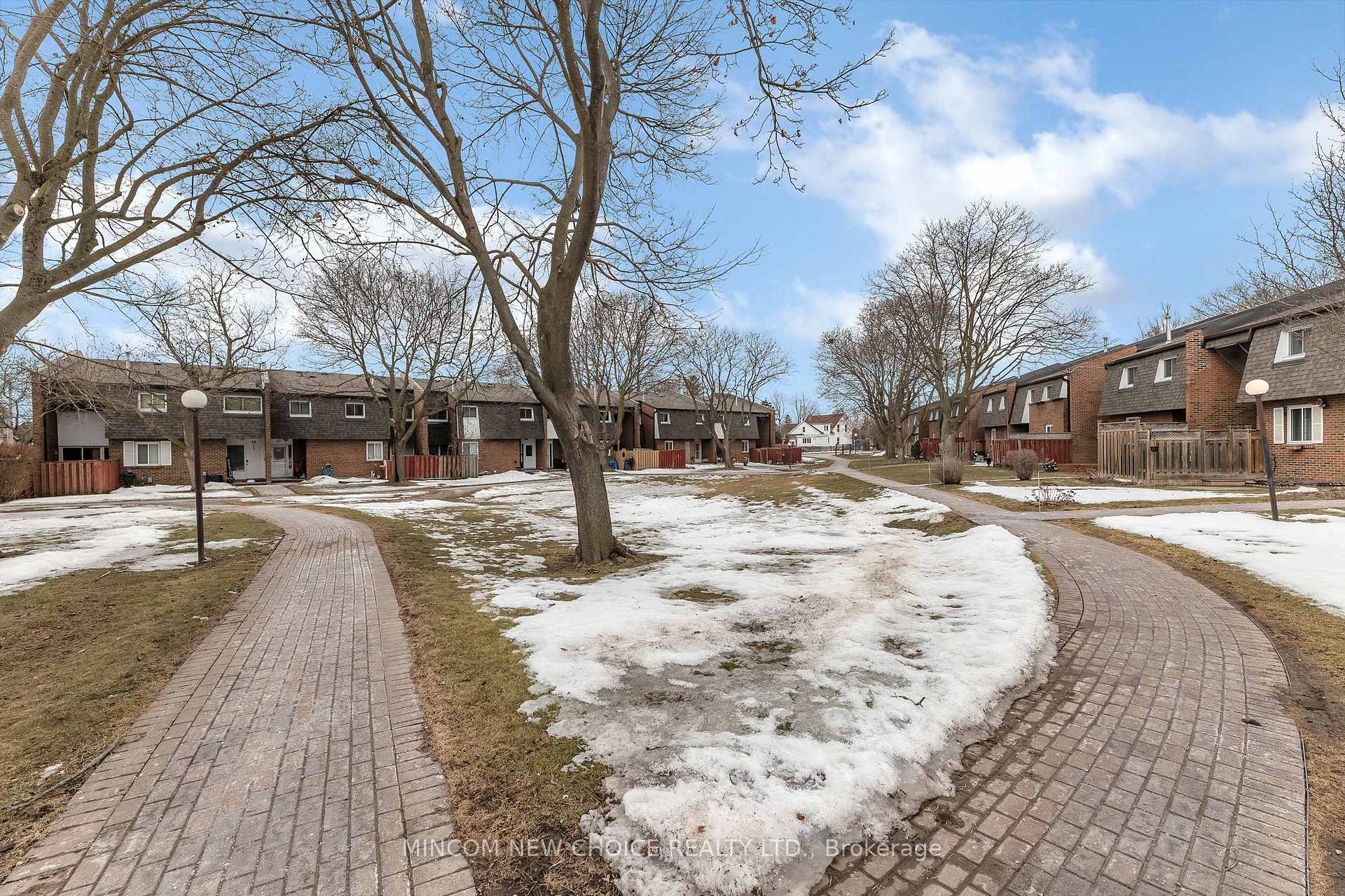 Photo 4 of Unit 58, 107 Dovedale Drive, Whitby, Downtown Whitby — HOMEH