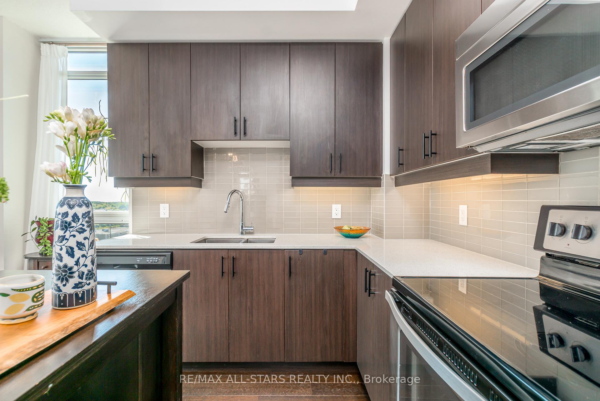 Photo 5 of Unit 911, 9582 Markham Road, Markham, Wismer — HOMEH