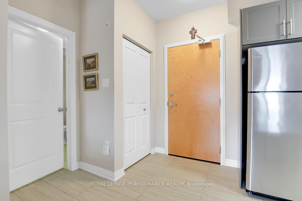 Photo 6 of Unit 401, 200 Winterfell, Ottawa, Hunt Club Park — HOMEH