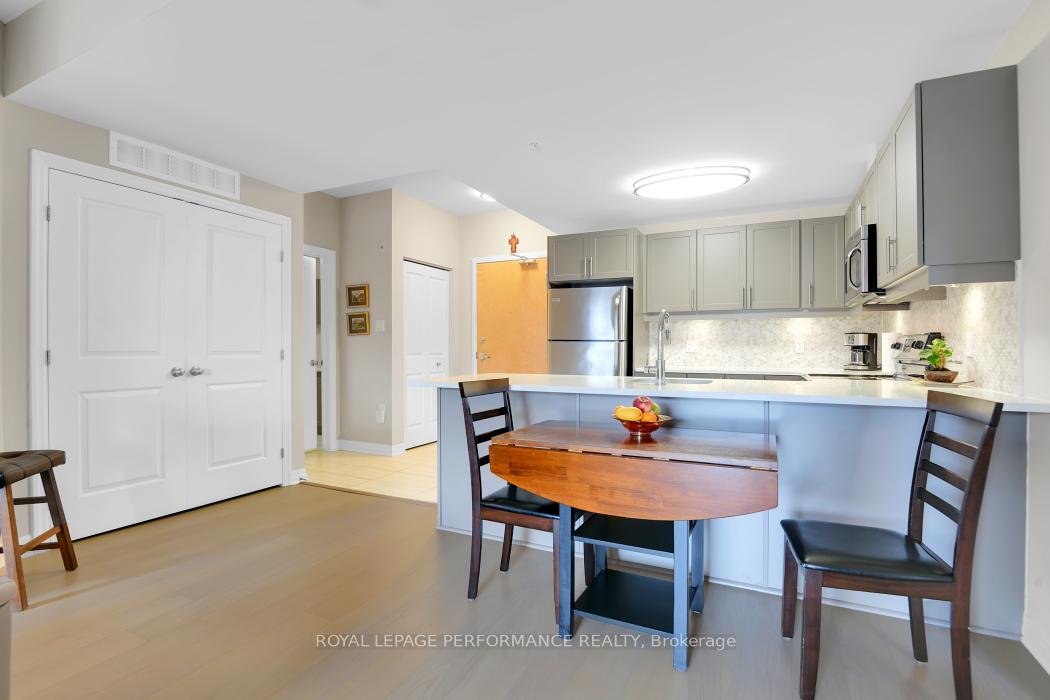 Photo 13 of Unit 401, 200 Winterfell, Ottawa, Hunt Club Park — HOMEH