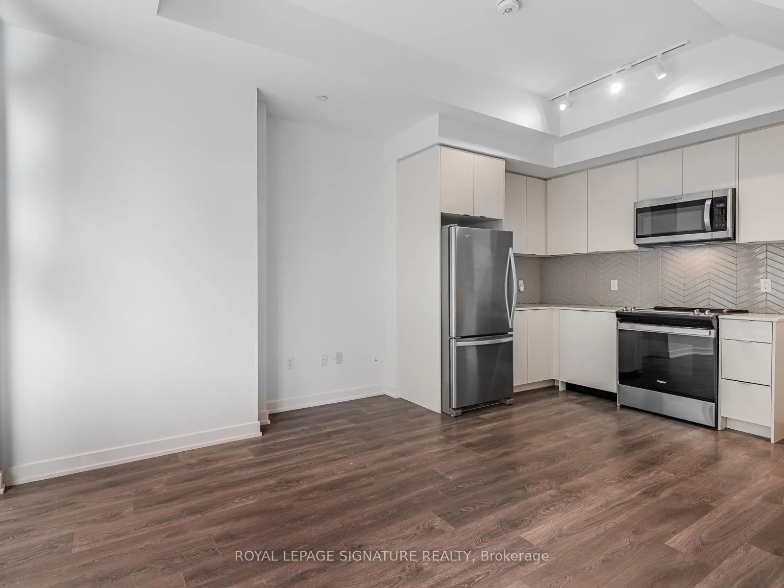 Photo 6 of Unit 183F, 1608 Charles Street, Whitby, Port Whitby — HOMEH