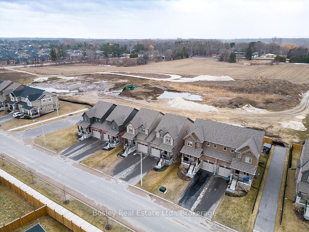 Photo 3 of 93 Archer Avenue E, Collingwood — HOMEH