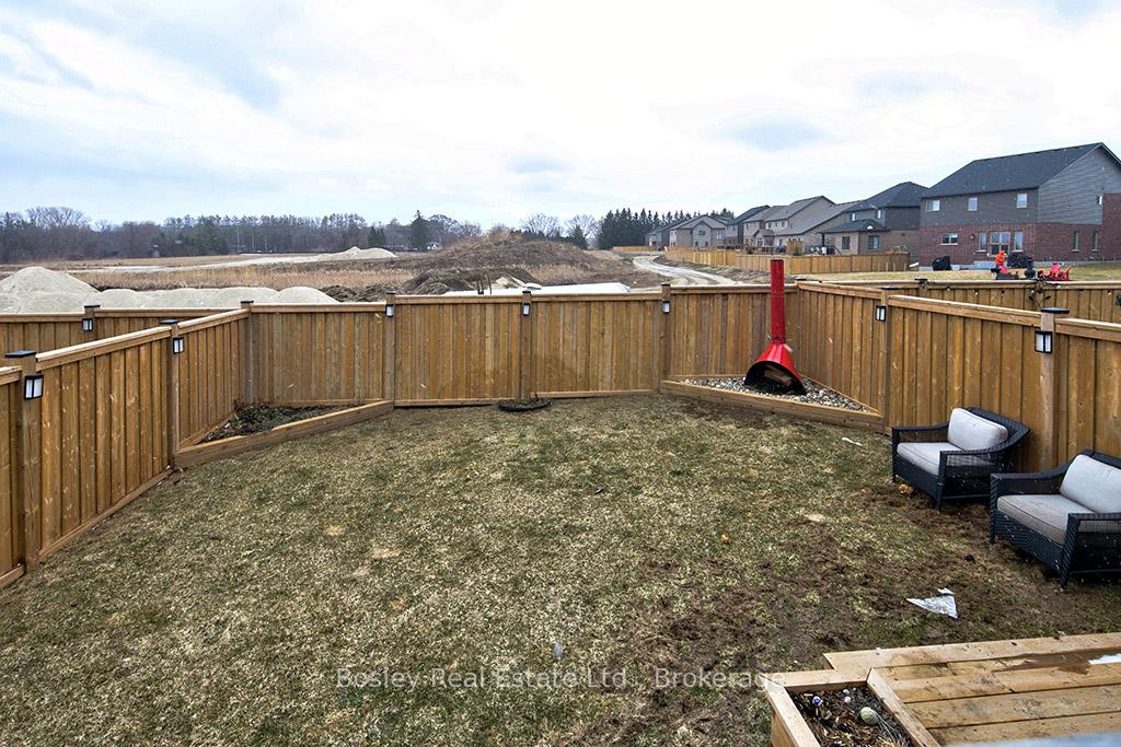 Photo 14 of 93 Archer Avenue E, Collingwood — HOMEH