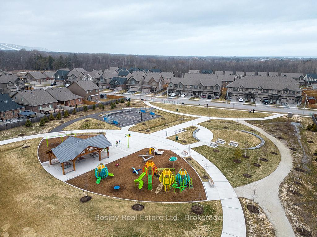 Photo 33 of 93 Archer Avenue E, Collingwood — HOMEH