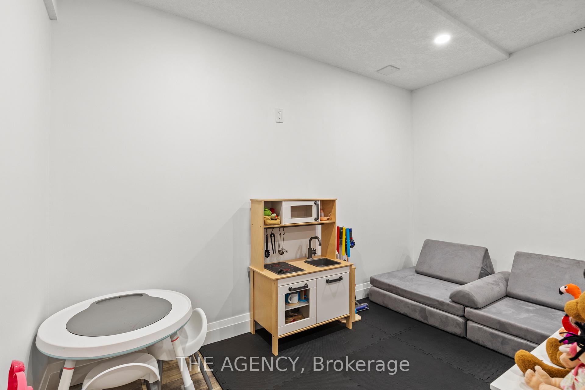 Photo 19 of Unit 7, 10 Stonecairn Drive, Cambridge — HOMEH