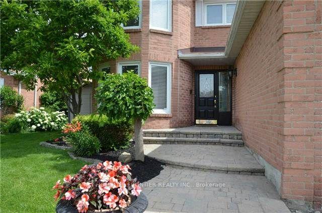 Photo 2 of 62 Royal Terrace Crescent, Caledon, Bolton East — HOMEH
