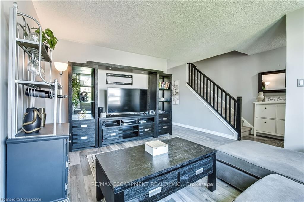 Photo 2 of Unit 2, 2700 Barton Street E, Hamilton, Grayside — HOMEH