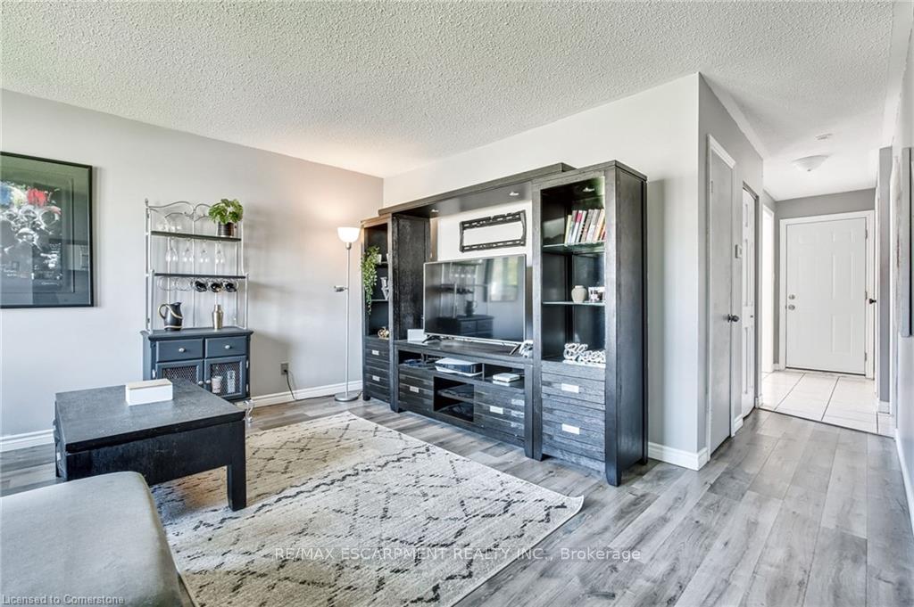 Photo 3 of Unit 2, 2700 Barton Street E, Hamilton, Grayside — HOMEH
