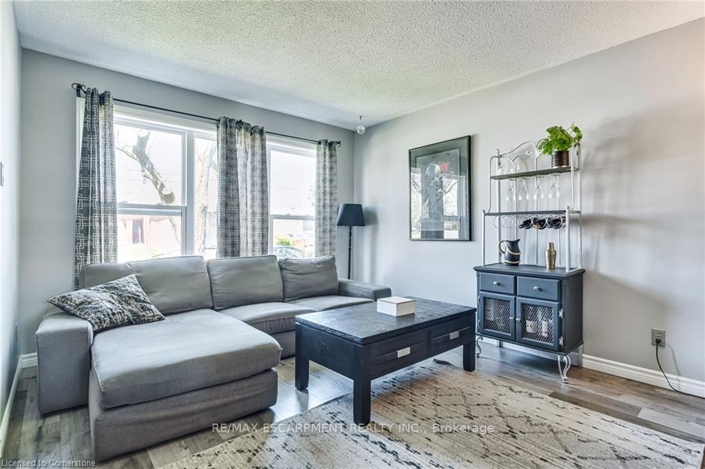 Photo 4 of Unit 2, 2700 Barton Street E, Hamilton, Grayside — HOMEH