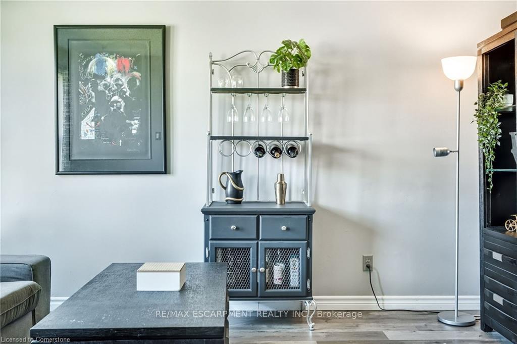 Photo 5 of Unit 2, 2700 Barton Street E, Hamilton, Grayside — HOMEH