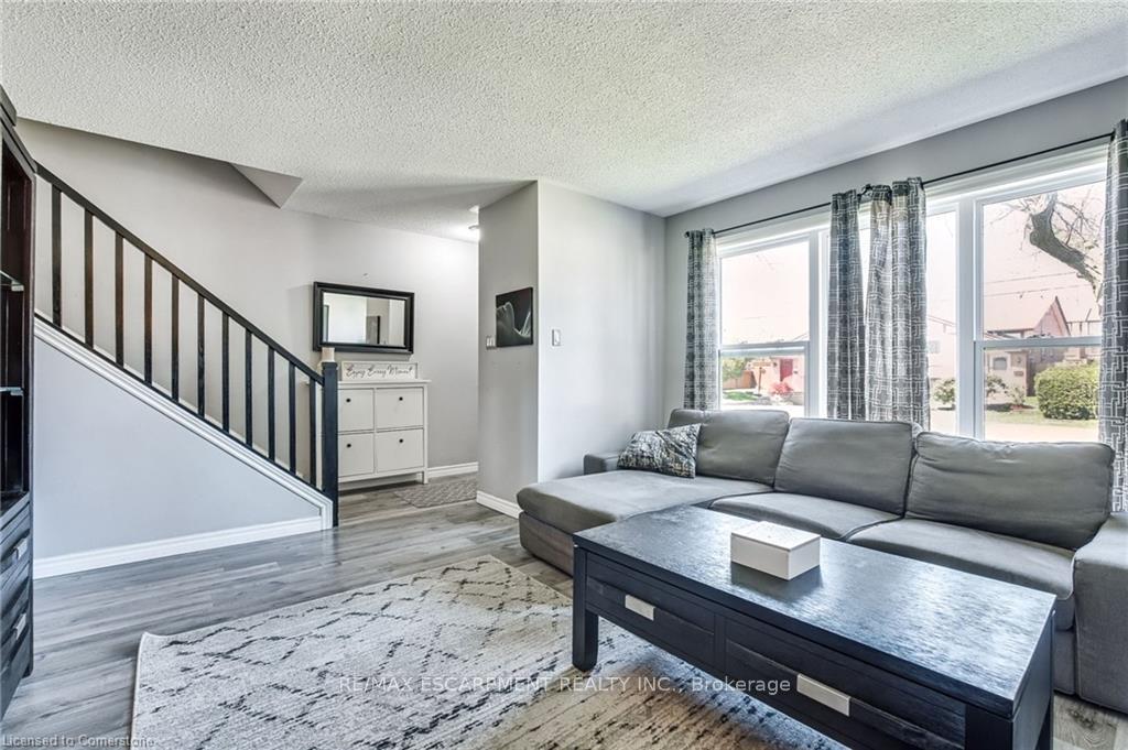 Photo 6 of Unit 2, 2700 Barton Street E, Hamilton, Grayside — HOMEH