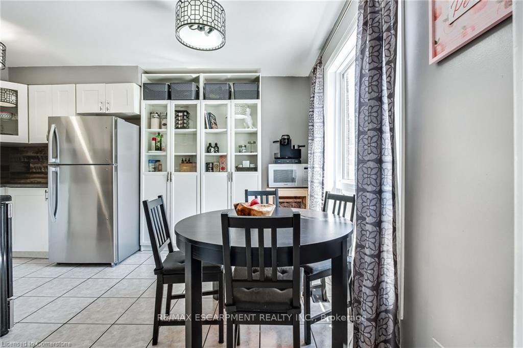 Photo 7 of Unit 2, 2700 Barton Street E, Hamilton, Grayside — HOMEH