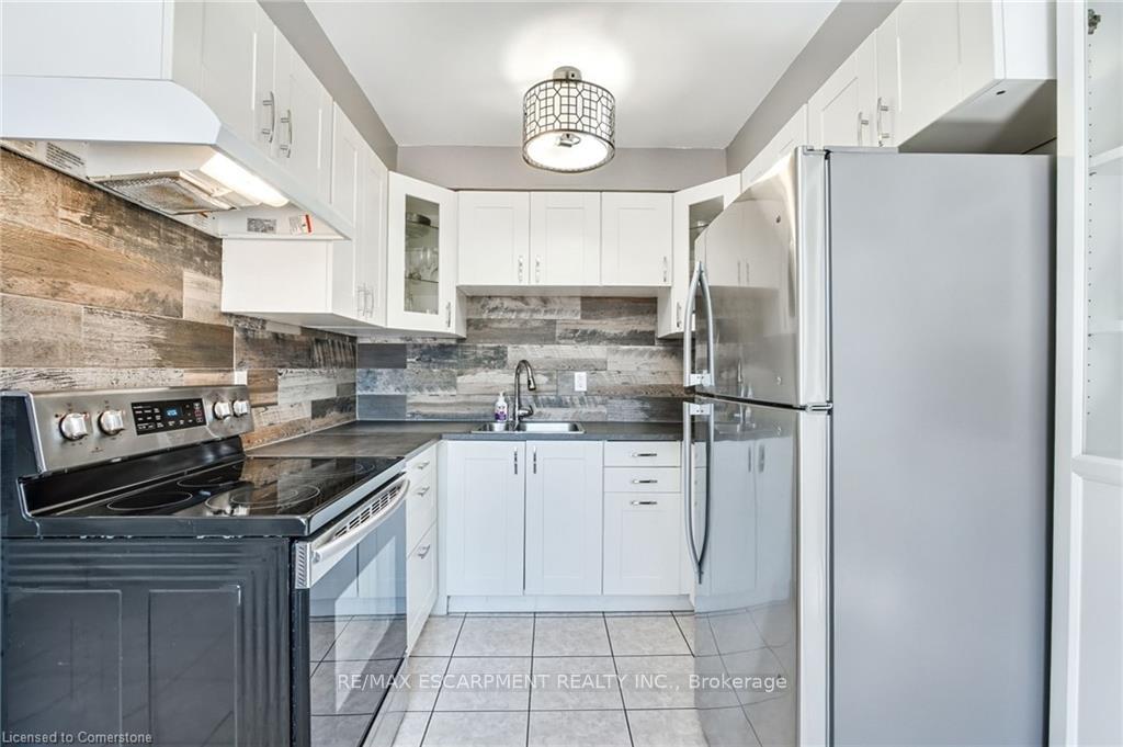 Photo 10 of Unit 2, 2700 Barton Street E, Hamilton, Grayside — HOMEH