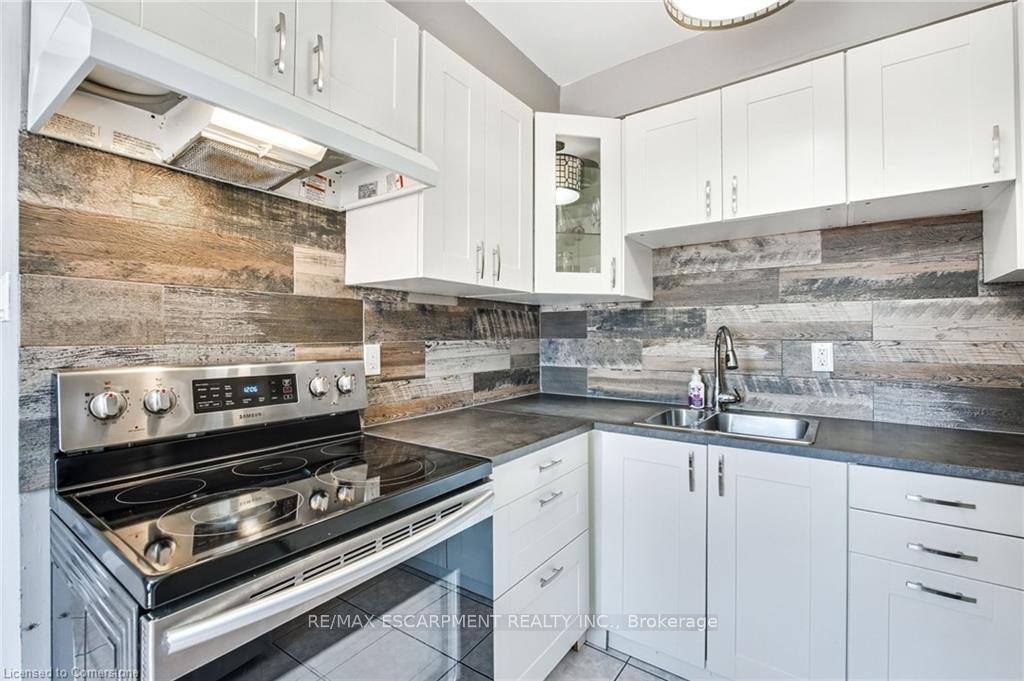 Photo 11 of Unit 2, 2700 Barton Street E, Hamilton, Grayside — HOMEH