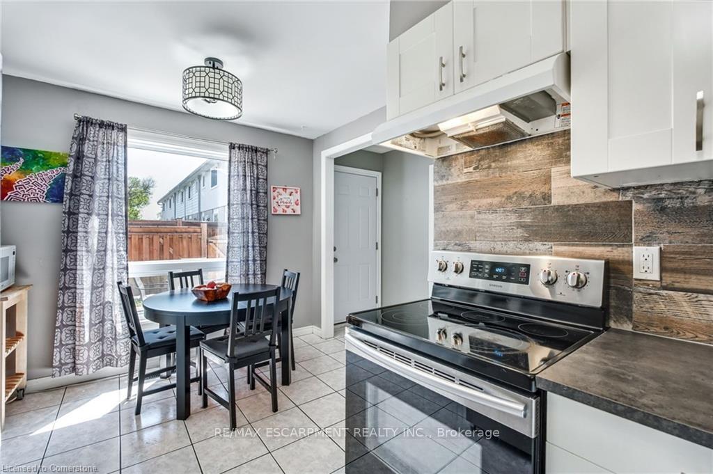 Photo 12 of Unit 2, 2700 Barton Street E, Hamilton, Grayside — HOMEH
