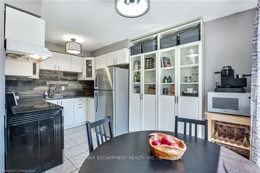 Photo 13 of Unit 2, 2700 Barton Street E, Hamilton, Grayside — HOMEH