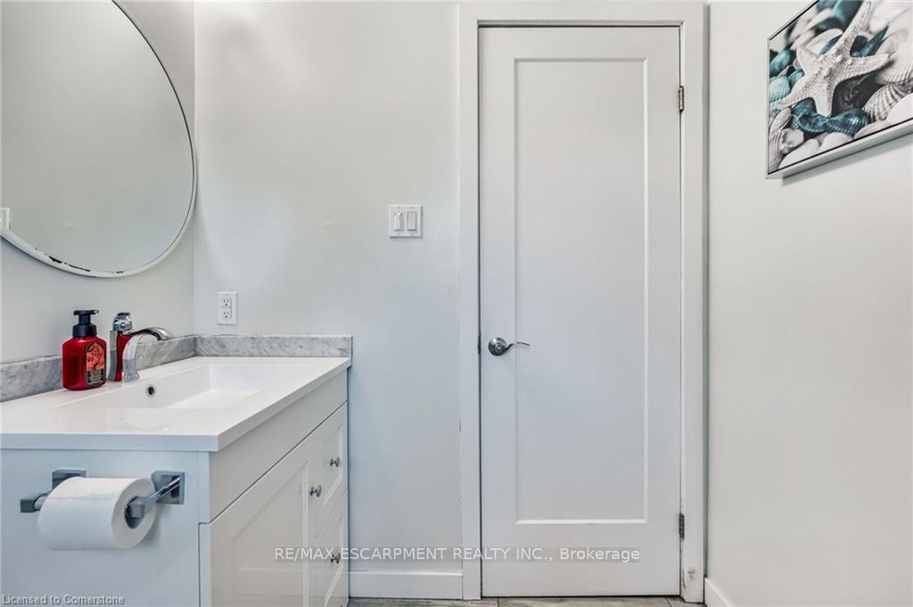 Photo 17 of Unit 2, 2700 Barton Street E, Hamilton, Grayside — HOMEH