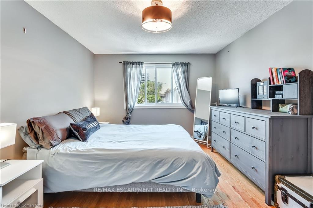 Photo 19 of Unit 2, 2700 Barton Street E, Hamilton, Grayside — HOMEH