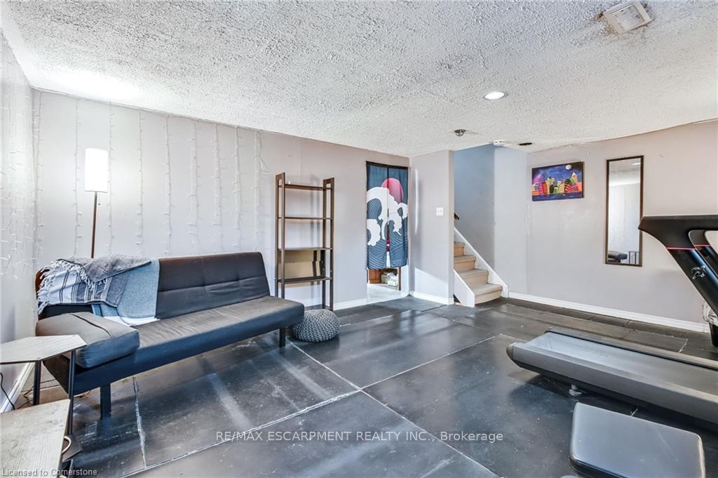 Photo 25 of Unit 2, 2700 Barton Street E, Hamilton, Grayside — HOMEH