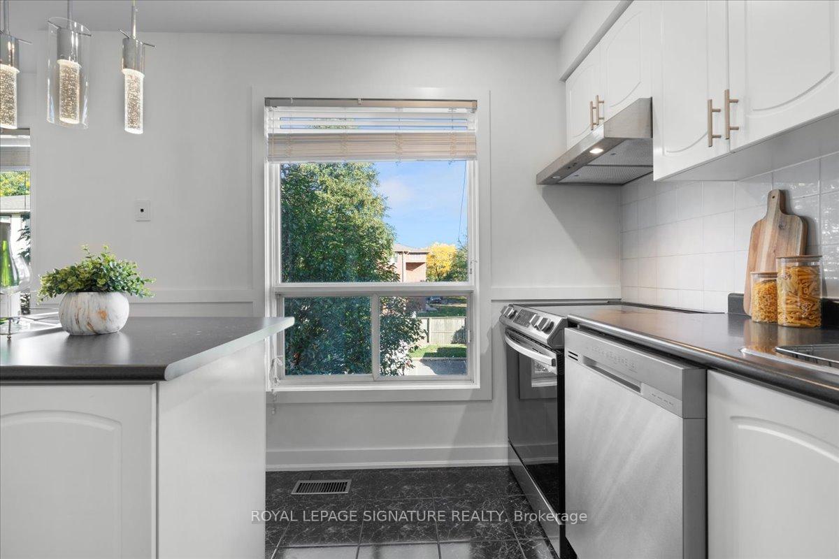 Photo 25 of Unit 11, 384 Limeridge Road E, Hamilton, Bruleville — HOMEH