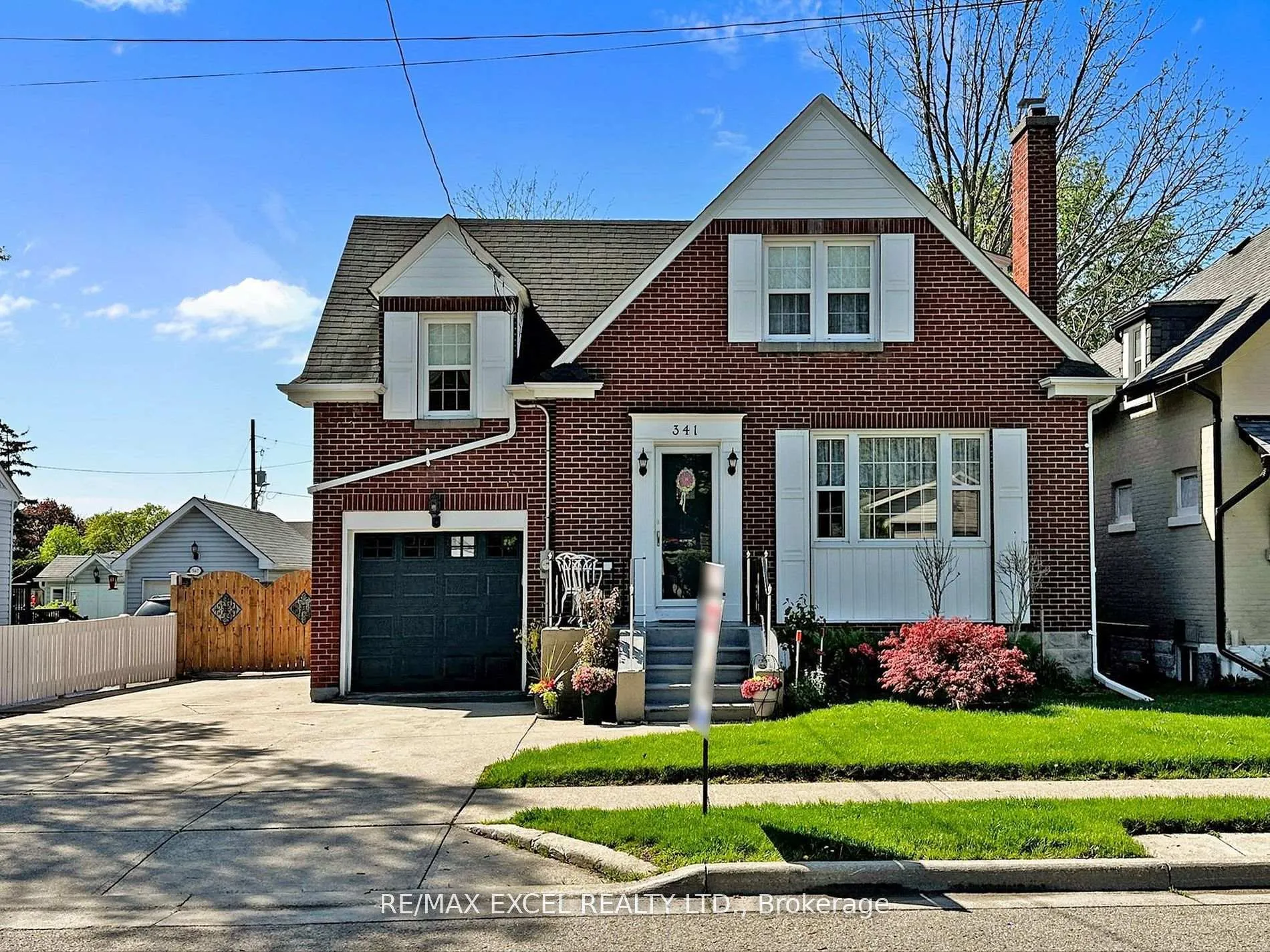 Front of 341 Richmond Street E