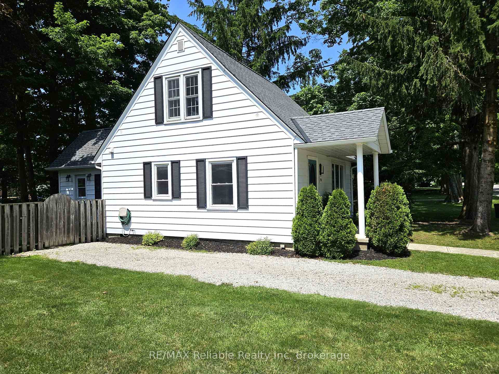 Photo 4 of 90 Raglan Street, Central Huron, Clinton — HOMEH