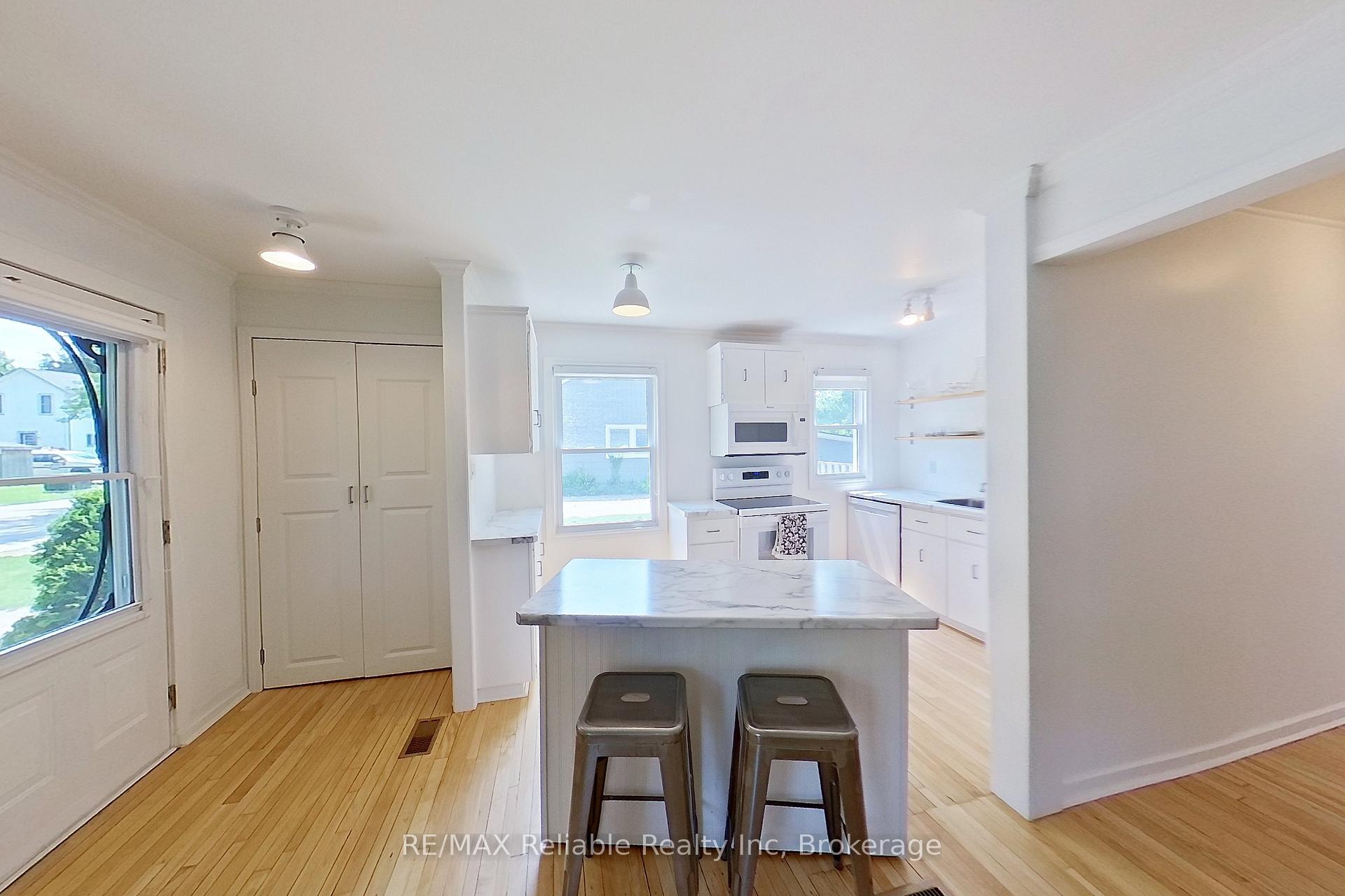 Photo 5 of 90 Raglan Street, Central Huron, Clinton — HOMEH