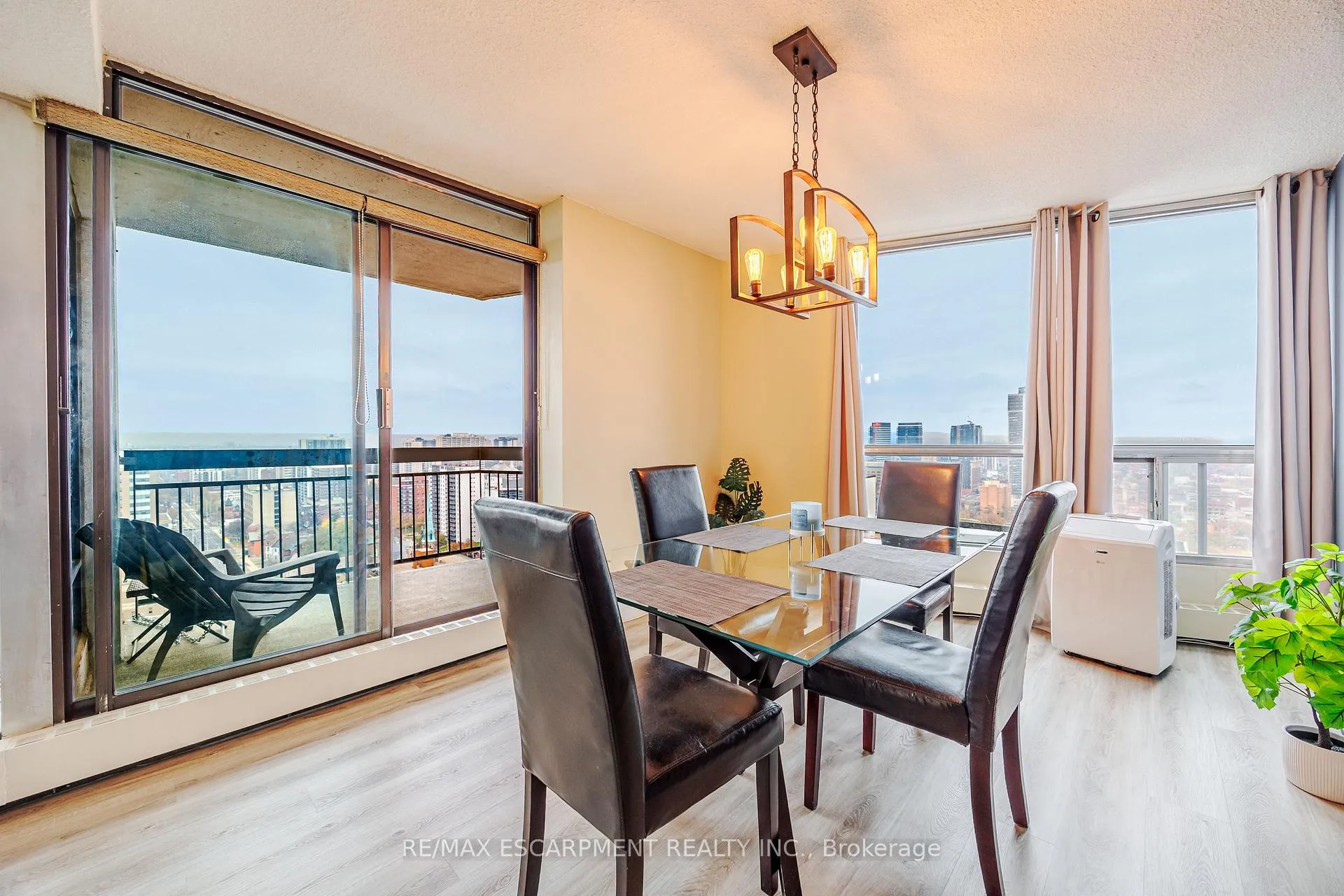 Photo 6 of Unit 2604, 150 Charlton Avenue E, Hamilton, Corktown — HOMEH