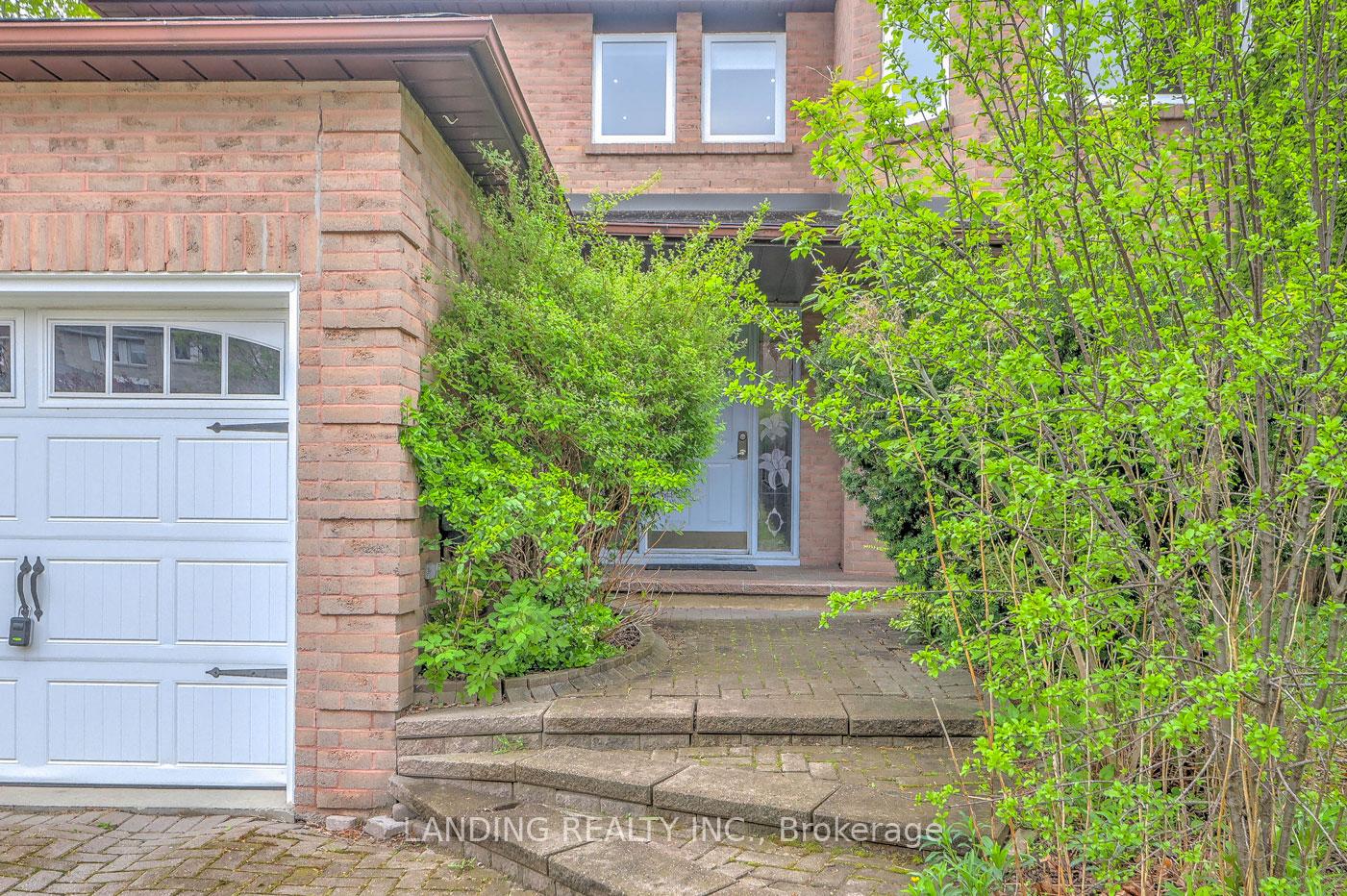 Photo 2 of 191 Aurora Heights Drive, Aurora, Aurora Heights — HOMEH