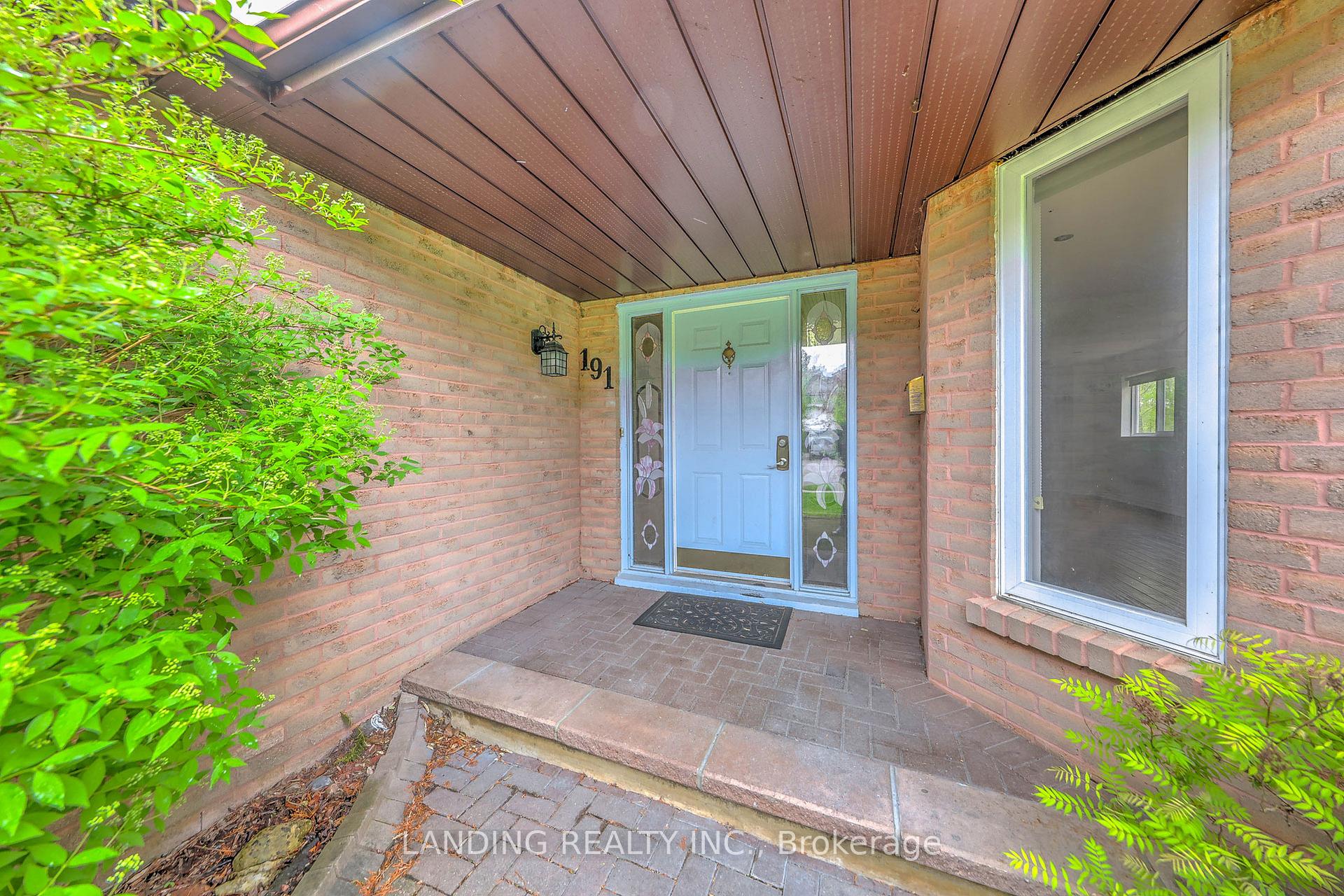 Photo 3 of 191 Aurora Heights Drive, Aurora, Aurora Heights — HOMEH