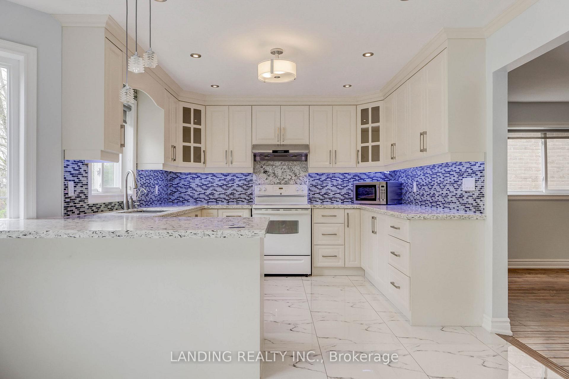 Photo 7 of 191 Aurora Heights Drive, Aurora, Aurora Heights — HOMEH