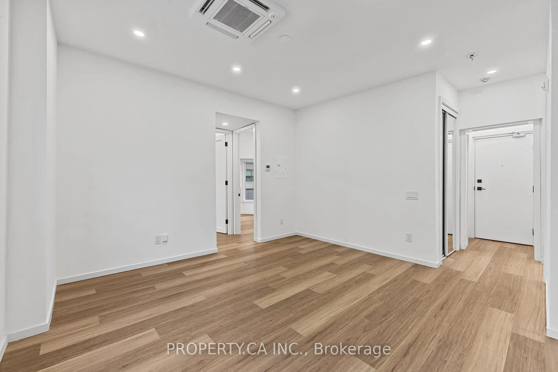 Photo 2 of Unit Ph302, 1989 Yonge Street, Toronto, Mount Pleasant East — HOMEH