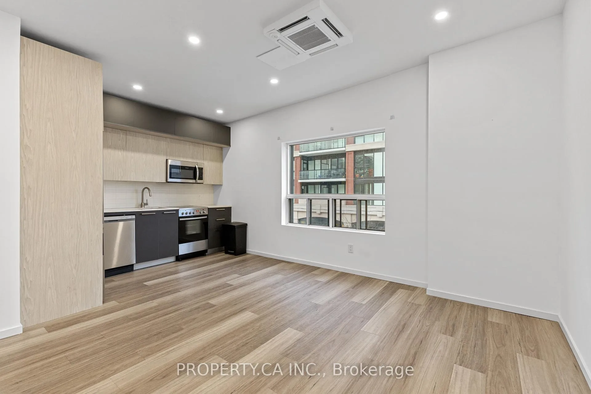 Photo 3 of Unit Ph302, 1989 Yonge Street, Toronto, Mount Pleasant East — HOMEH