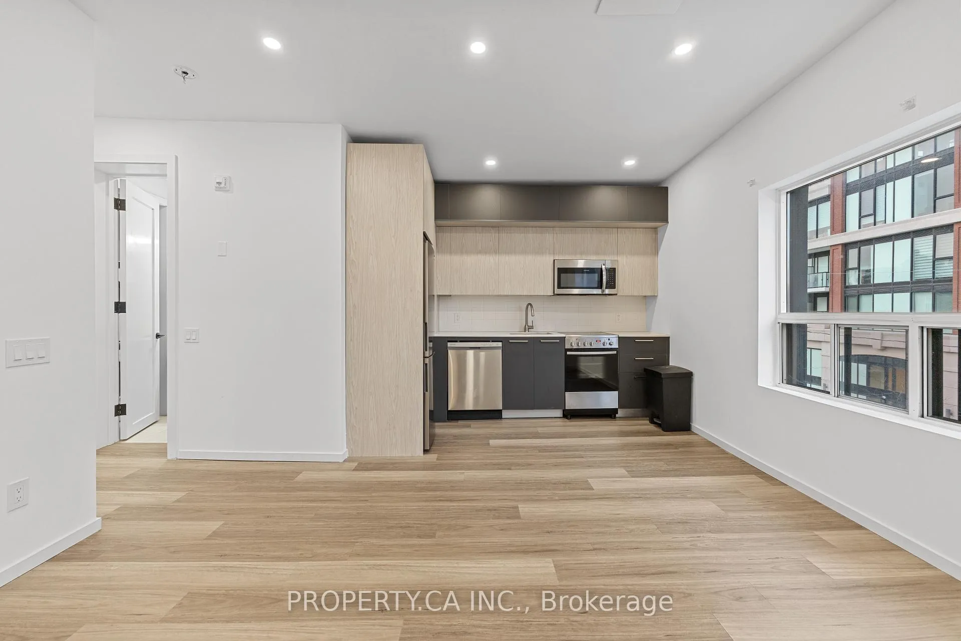 Photo 7 of Unit Ph302, 1989 Yonge Street, Toronto, Mount Pleasant East — HOMEH