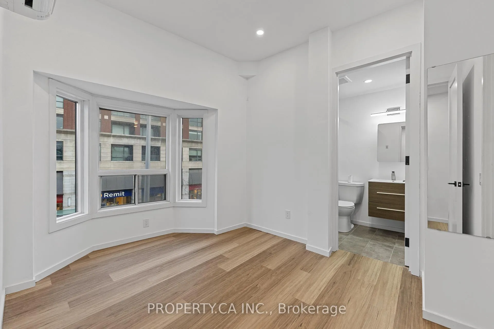 Photo 15 of Unit Ph302, 1989 Yonge Street, Toronto, Mount Pleasant East — HOMEH