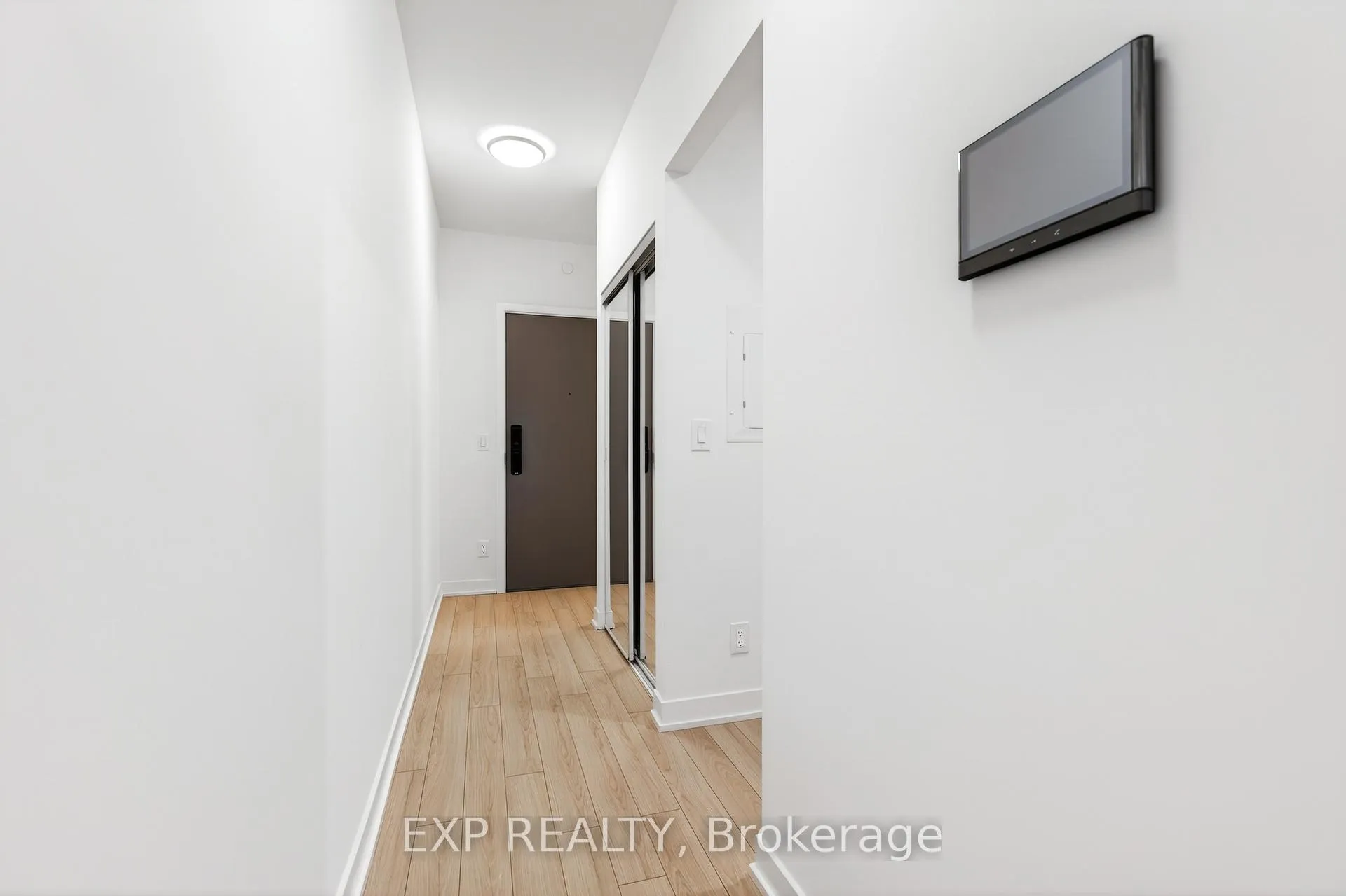 Photo 13 of Unit 407, 3079 Trafalgar Road, Oakville, Joshua Meadows — HOMEH