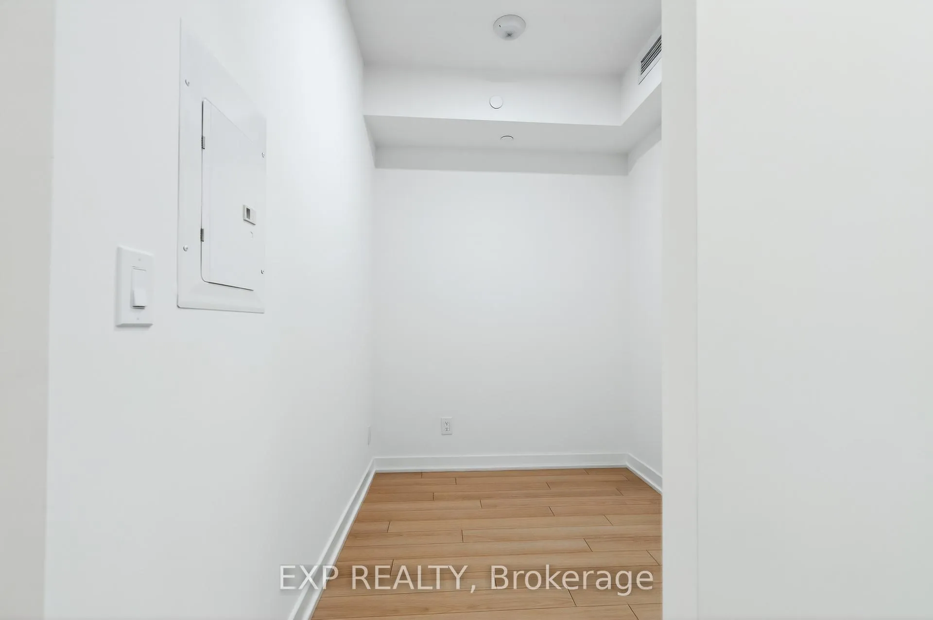Photo 14 of Unit 407, 3079 Trafalgar Road, Oakville, Joshua Meadows — HOMEH