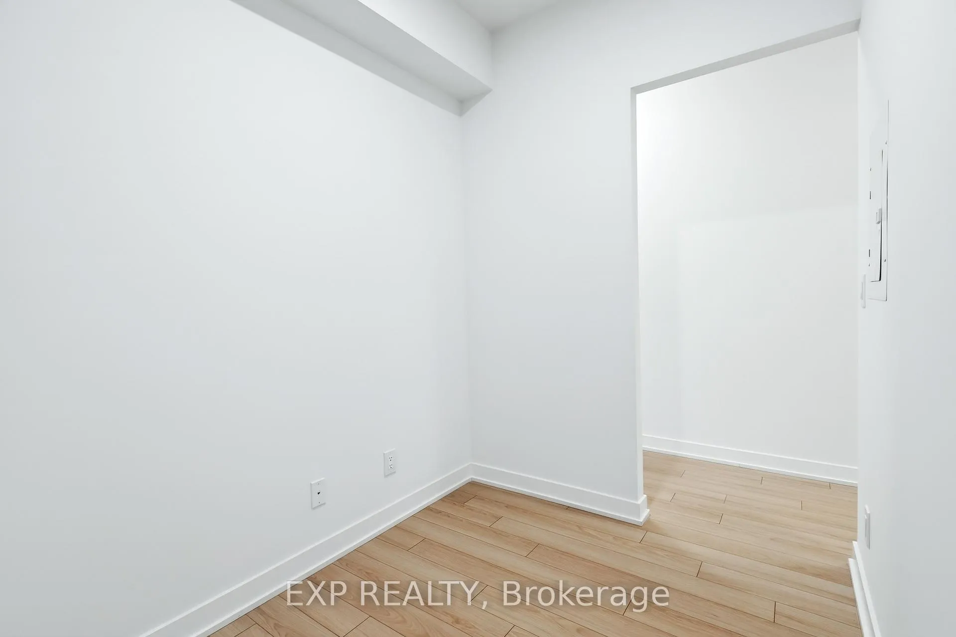Photo 17 of Unit 407, 3079 Trafalgar Road, Oakville, Joshua Meadows — HOMEH